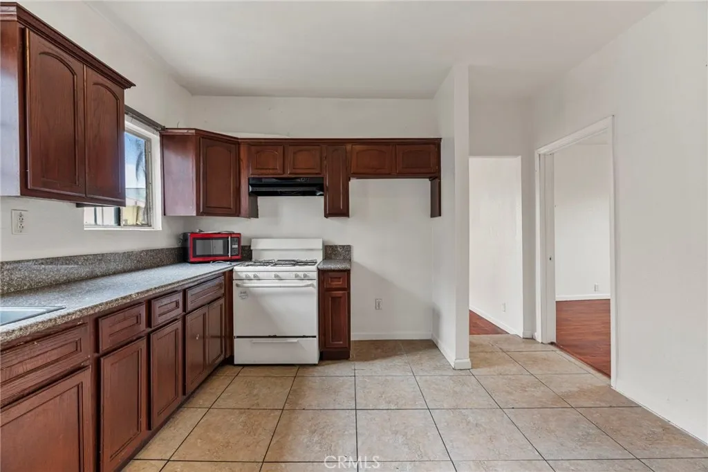 1311 Dewey Avenue, Los Angeles, California 90006 home-pic-10